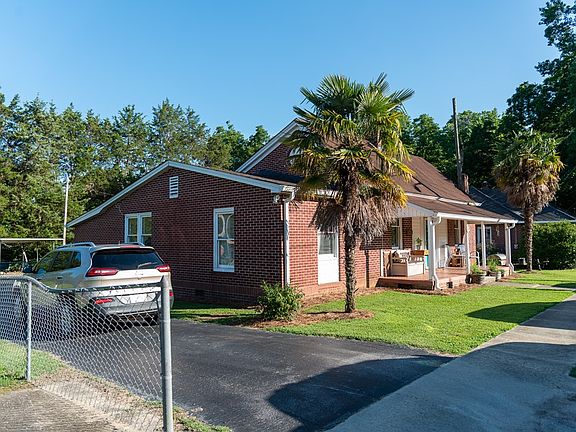 4th image of 507 Norwood Ave W