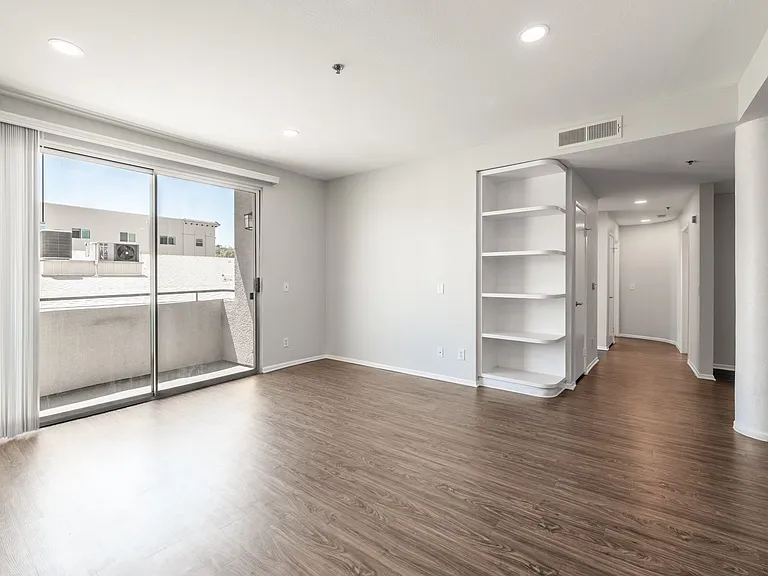 4532 Murietta Ave — Photo 4