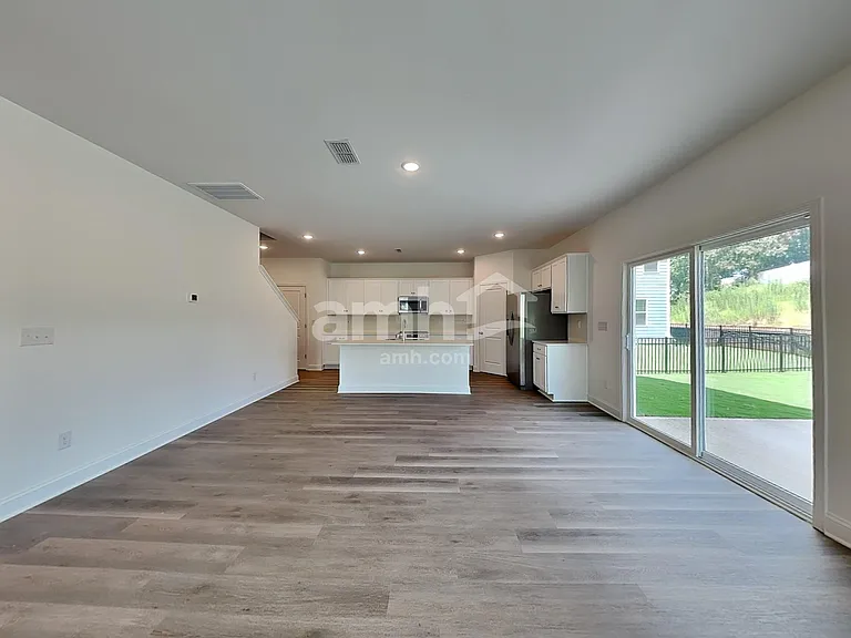1015 Bevington Dr — Photo 5