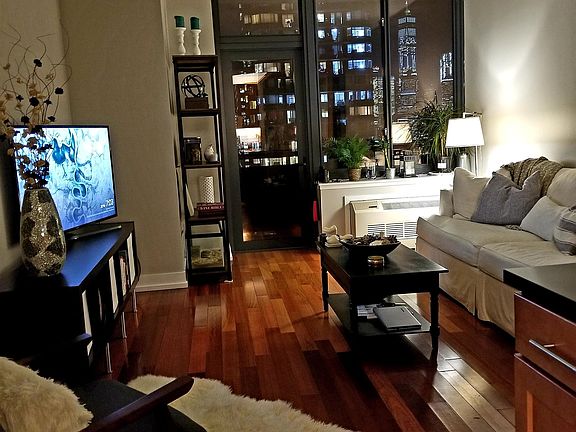 5th image of 389 Washington St APT 15G