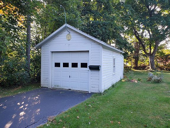 1 car garage