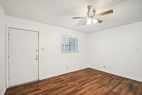 Carrells Apartments — Photo 28