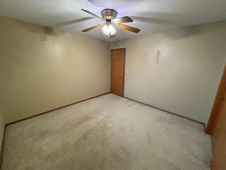 605 E Babcock Ave — Photo 20