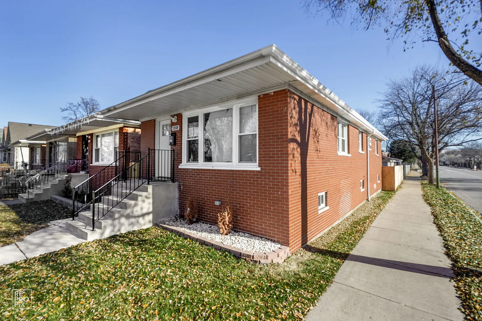 7359 S May St photo 1