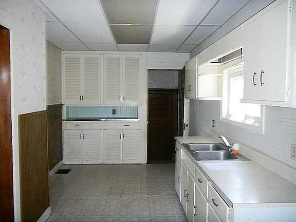 3rd image of 110 Edmund St