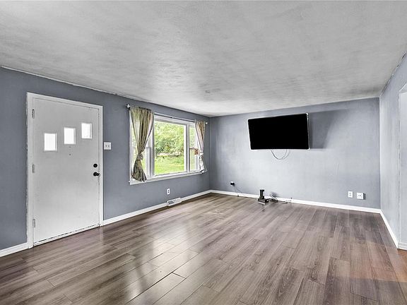 2nd image of 3620 Welland Ave