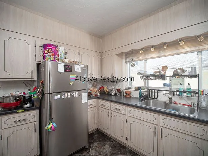 3 bed, 1.0 bath, $3,350 — Photo 4