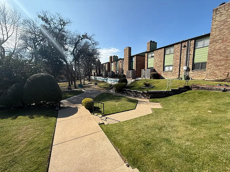 Springhollow Apartment Homes — Photo 2