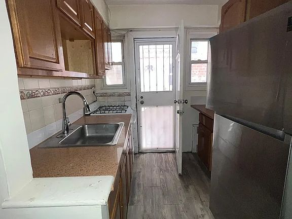 5th image of 736 E 94th St #1