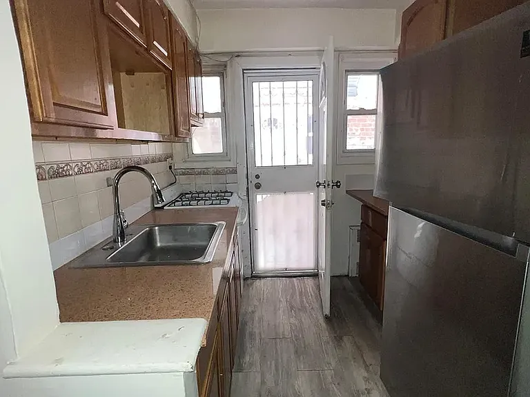 736 E 94th St #1 — Photo 5