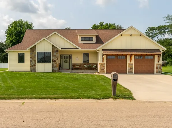 802 Ann Marie Dr, Utica, IL 61373