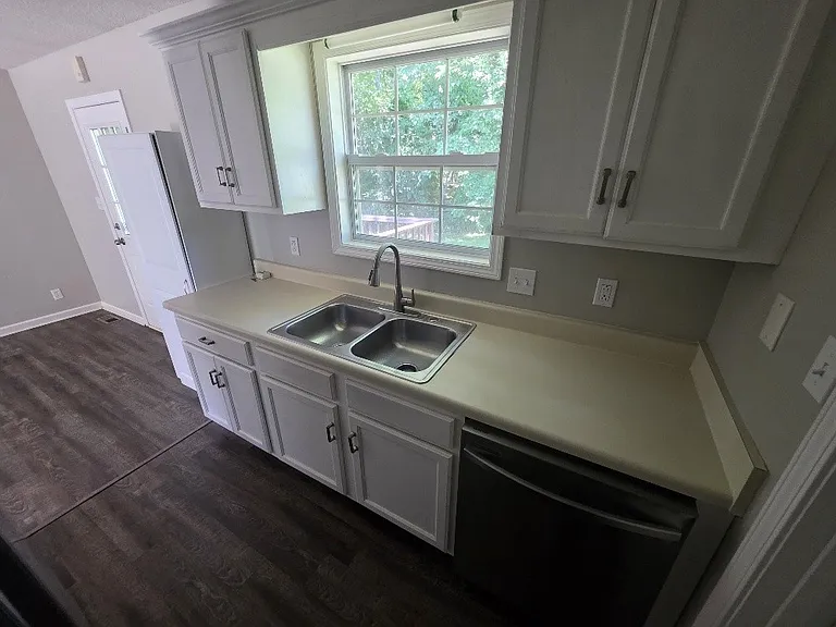 105 Monarch Ln — Photo 7