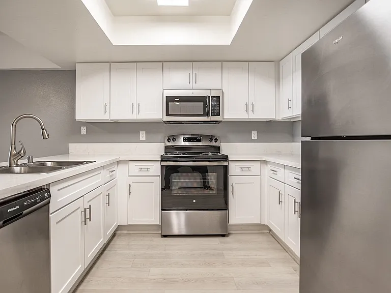 Harbor Cliff Apartments — Photo 10