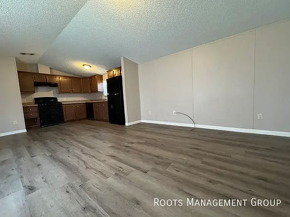 2nd image of 1500 W 27th St #8