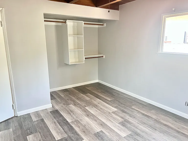 Orange Ave — Photo 11