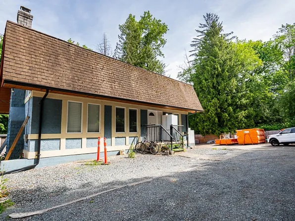 19273 80th Ave, Surrey, BC V4N 4Z8