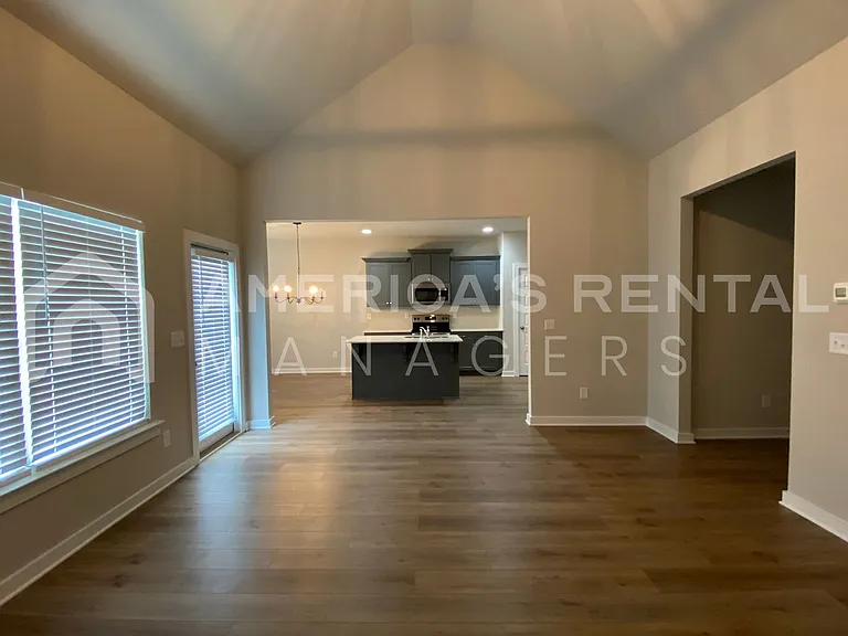 1300 Brookhaven Dr — Photo 6
