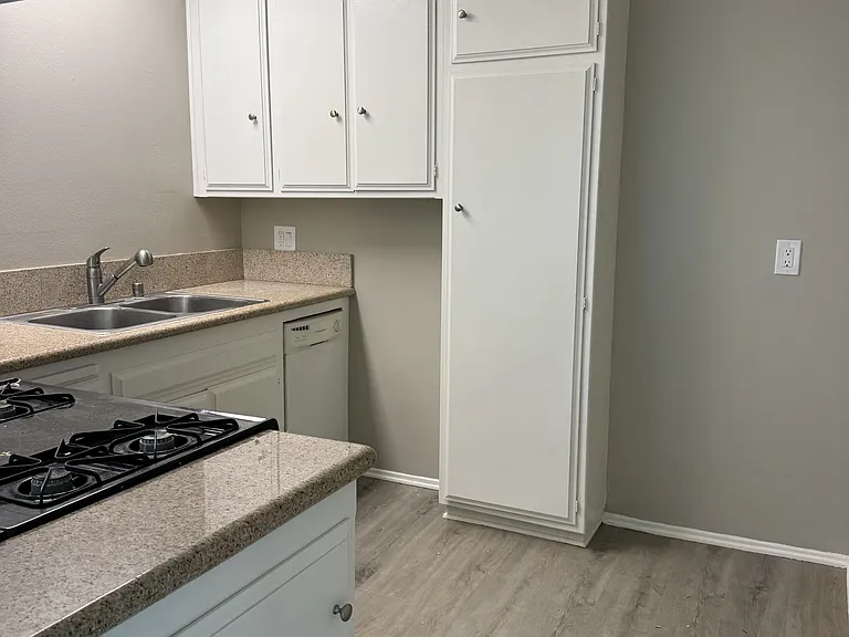 204 N Berkeley Ave #C — Photo 8