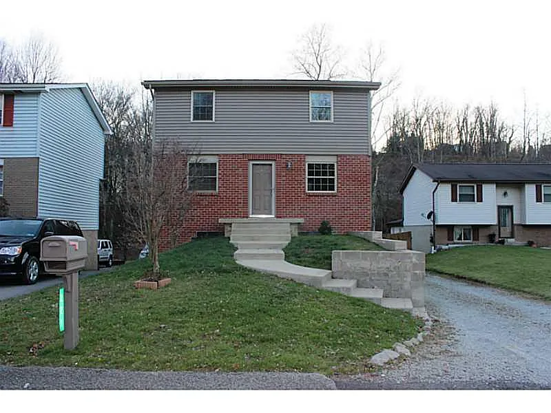 221 Valley Stream Dr photo 1