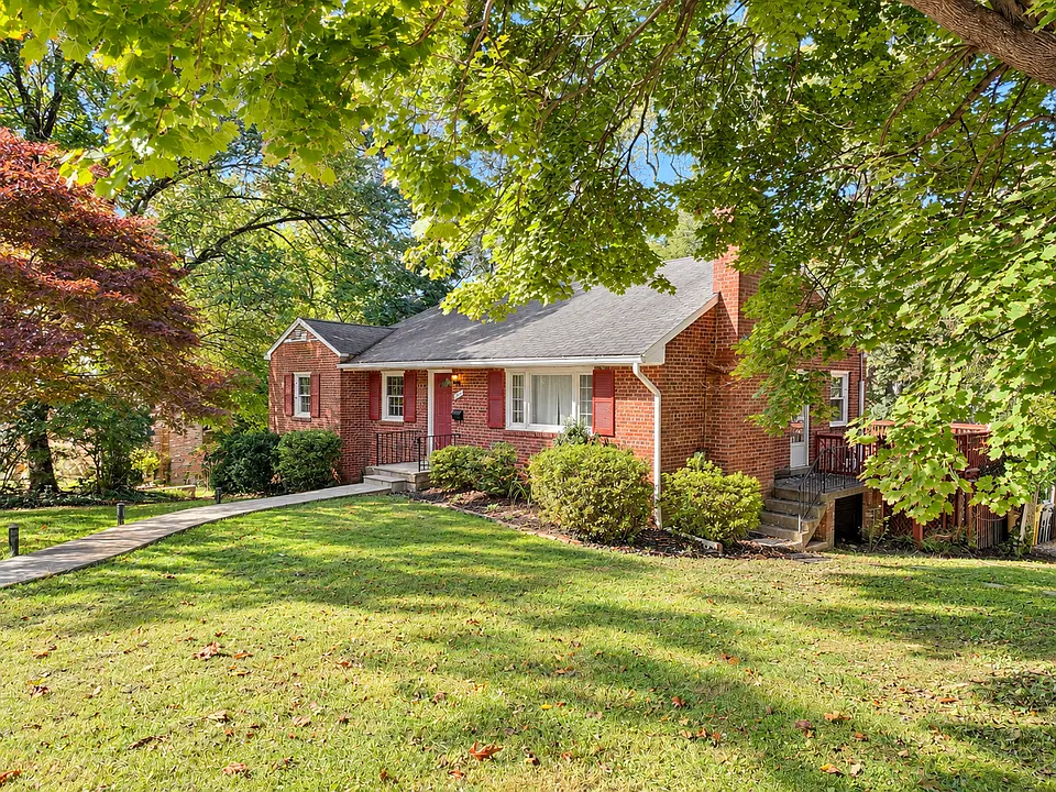 1012 Broadmont Ter