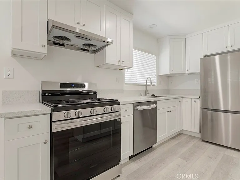 1307 E Acacia — Photo 7