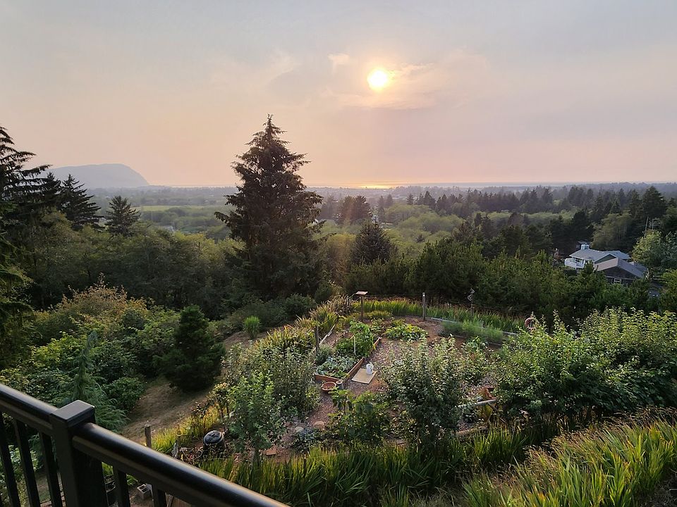 2nd image of Royal View Dr
