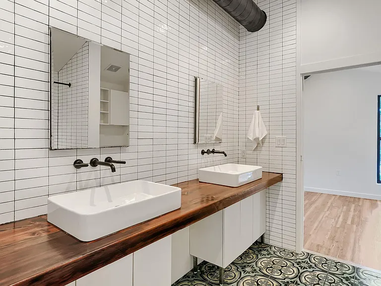 1321 W San Antonio St — Photo 18