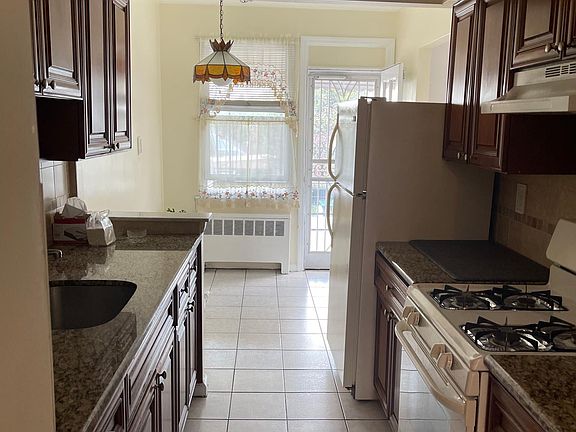 2nd image of 1553 Mace Ave #2