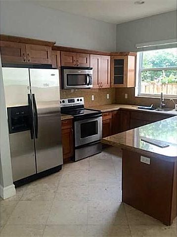 1st image of 2967 Bridgeport Ave