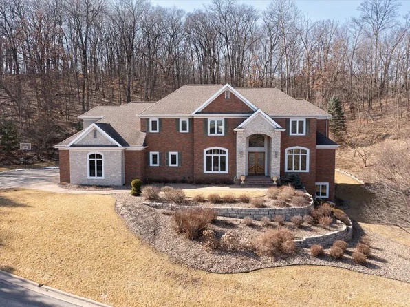 503 Country Club Ln, Onalaska, WI 54650