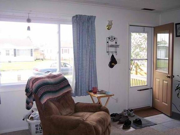 2nd image of 812 E 8th Ave