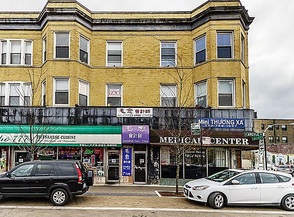 2nd image of 1065 W Argyle St #3E