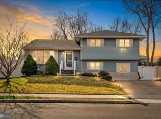 77 Gary Dr, Hamilton, NJ 08690