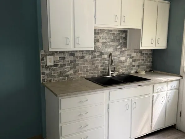 1459 E 250th St, Euclid, OH 44117
