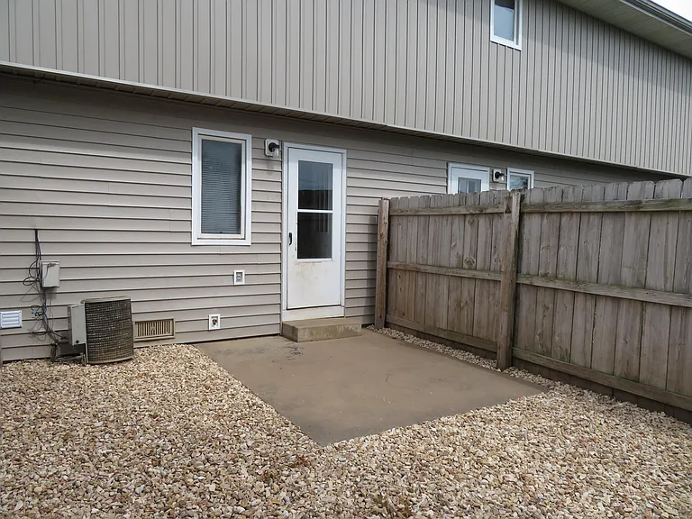 1207 N Main St #B — Photo 8