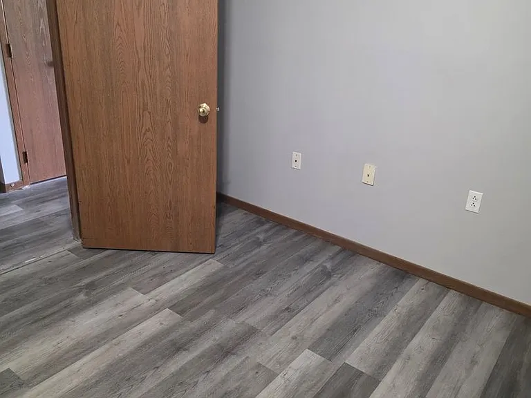 355 E Eldora Rd — Photo 2