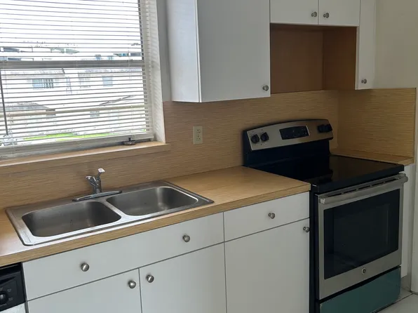 7350 SW 82nd St APT C224, Miami, FL 33143