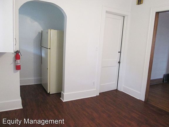 3rd image of 54 E Main St SE