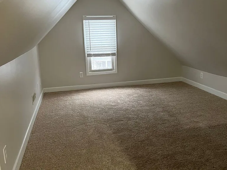 1911 Elm Ave — Photo 6