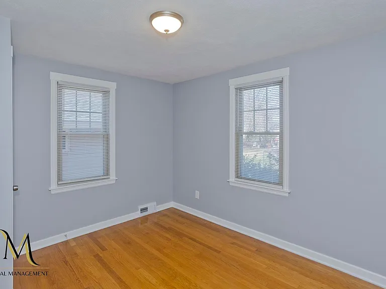 320 Island Pond Rd — Photo 10