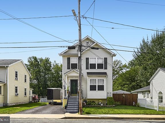 3rd image of 2510 Sycamore Ave
