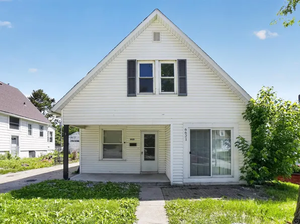 6621 Pinkney St, Omaha, NE 68104