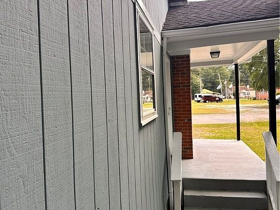3rd image of 132 W Circle Ct