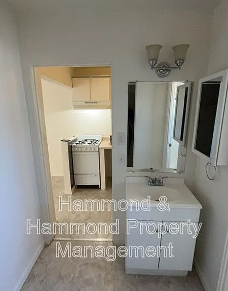 911 Ventura Ave #2 — Photo 6