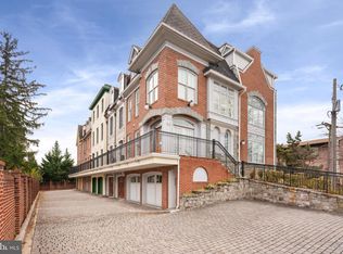 227 Locust St SE #4, Vienna, VA 22180
