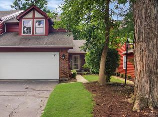 7 Westerly Ln, Dayton, OH 45458
