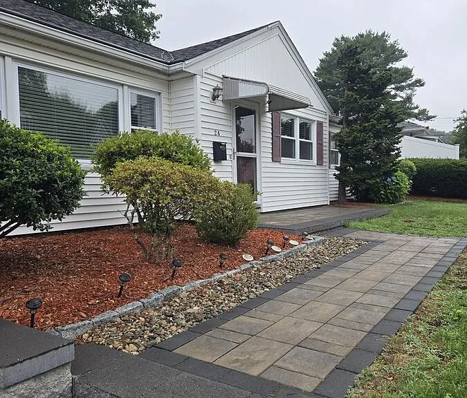 24 Westlake Rd — Photo 2