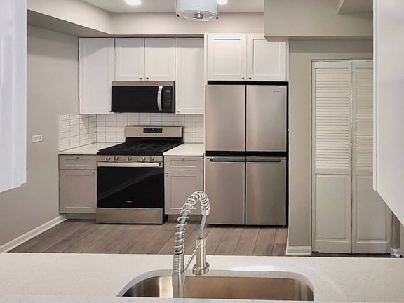 3rd image of 5736 S King Dr #2