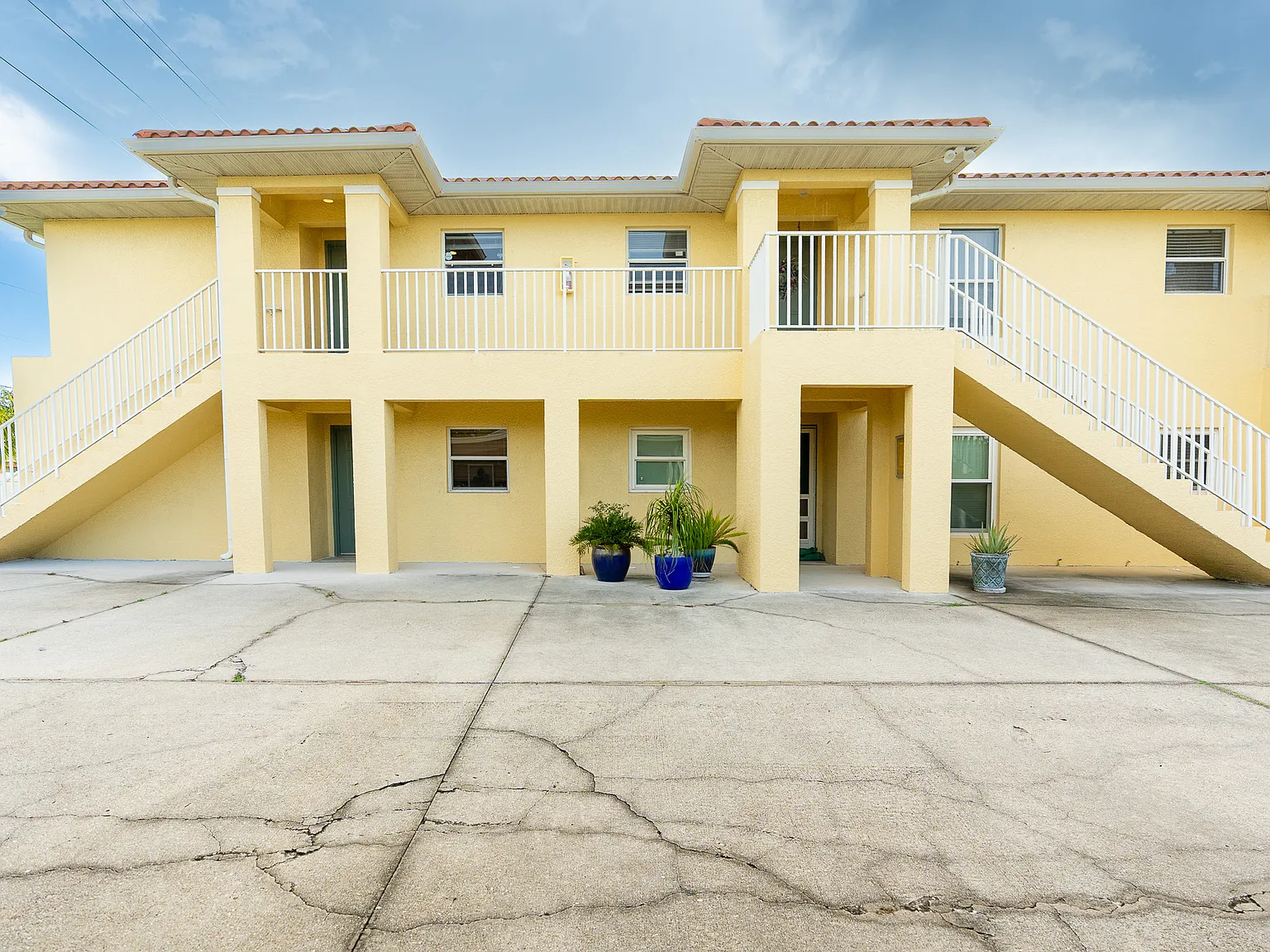 2 bed, 1025 sqft, $1,595 — Photo 1