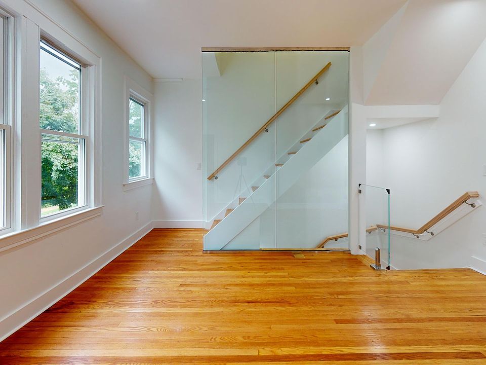 1st image of 243 Willow St #245